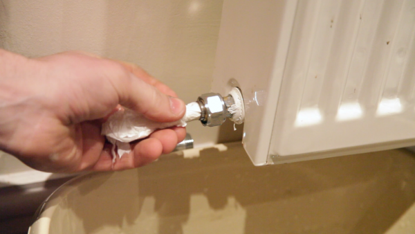 Poner Papel de Tejido en el Radiador