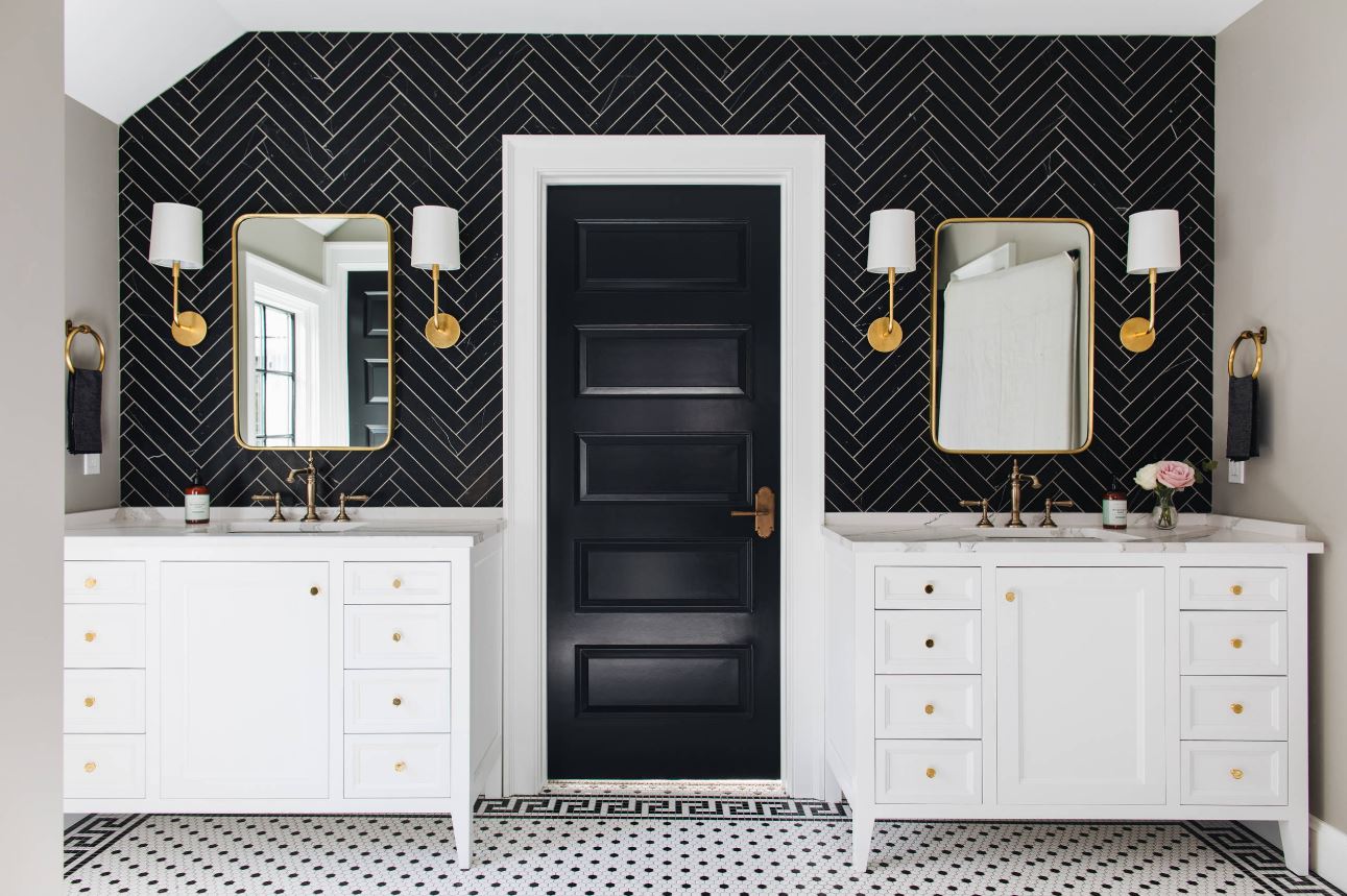 Azulejos Negro en la Pared. Texturas de color con azulejos negros en la pared y azulejos blanco y negro en el piso.