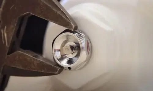 imagen de válvula purgadora en un radiador imagen de válvula purgadora en un radiador cómo purgar un radiador