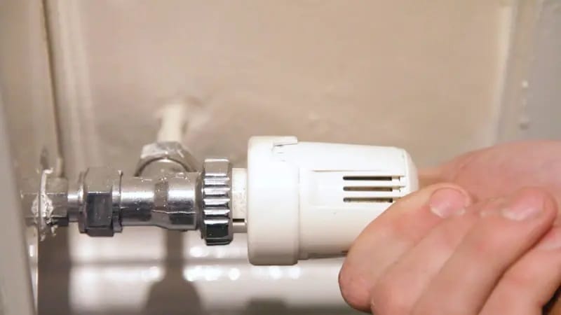 Como cambiar el cabezal termostático de una llave para radiador