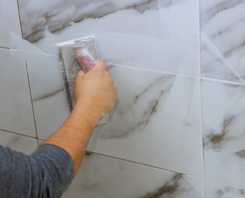 Cómo aplicar estuco o lechada sobre azulejos de una pared en una ducha guía paso a paso