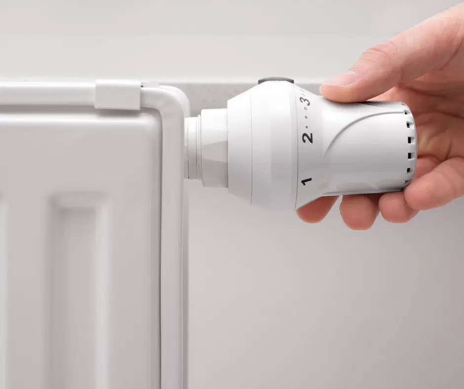 Instrucciones para apagar la llave termostática de un radiador de agua para enfriarlo